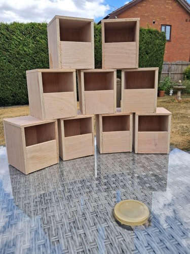 Open faced nest box - open,